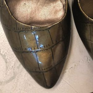 Like new size 7.5 green-gold Jessica Simpson pumps